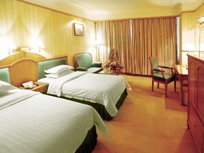 Camera deluxe con singoli | Minibar, una cassaforte in camera, ferro/asse da stiro, Internet