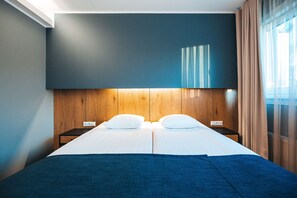 Desk, laptop workspace, blackout curtains, iron/ironing board - Go Hotel Shnelli (Tallinn)