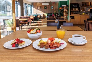 Daily buffet breakfast for a fee - Go Hotel Shnelli (Tallinn)