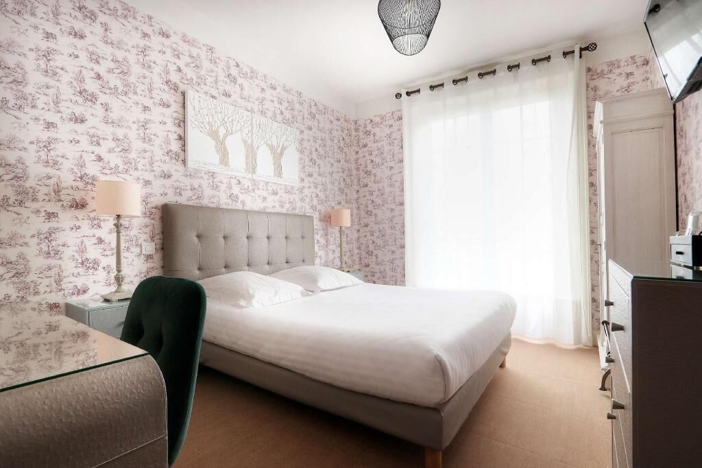 In-room safe, desk, soundproofing, iron/ironing board