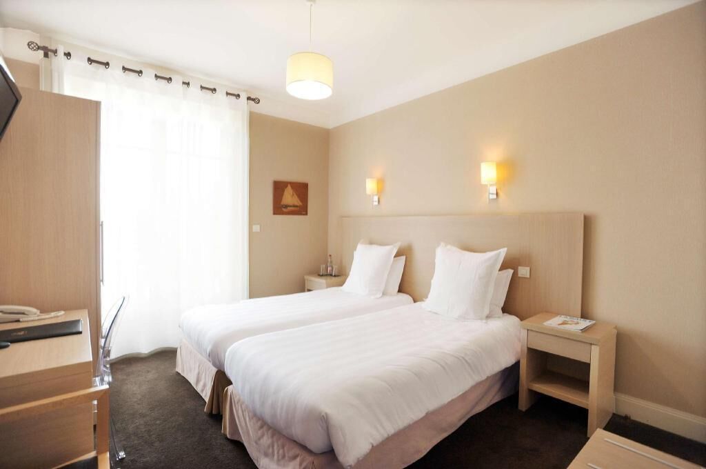 In-room safe, desk, soundproofing, iron/ironing board