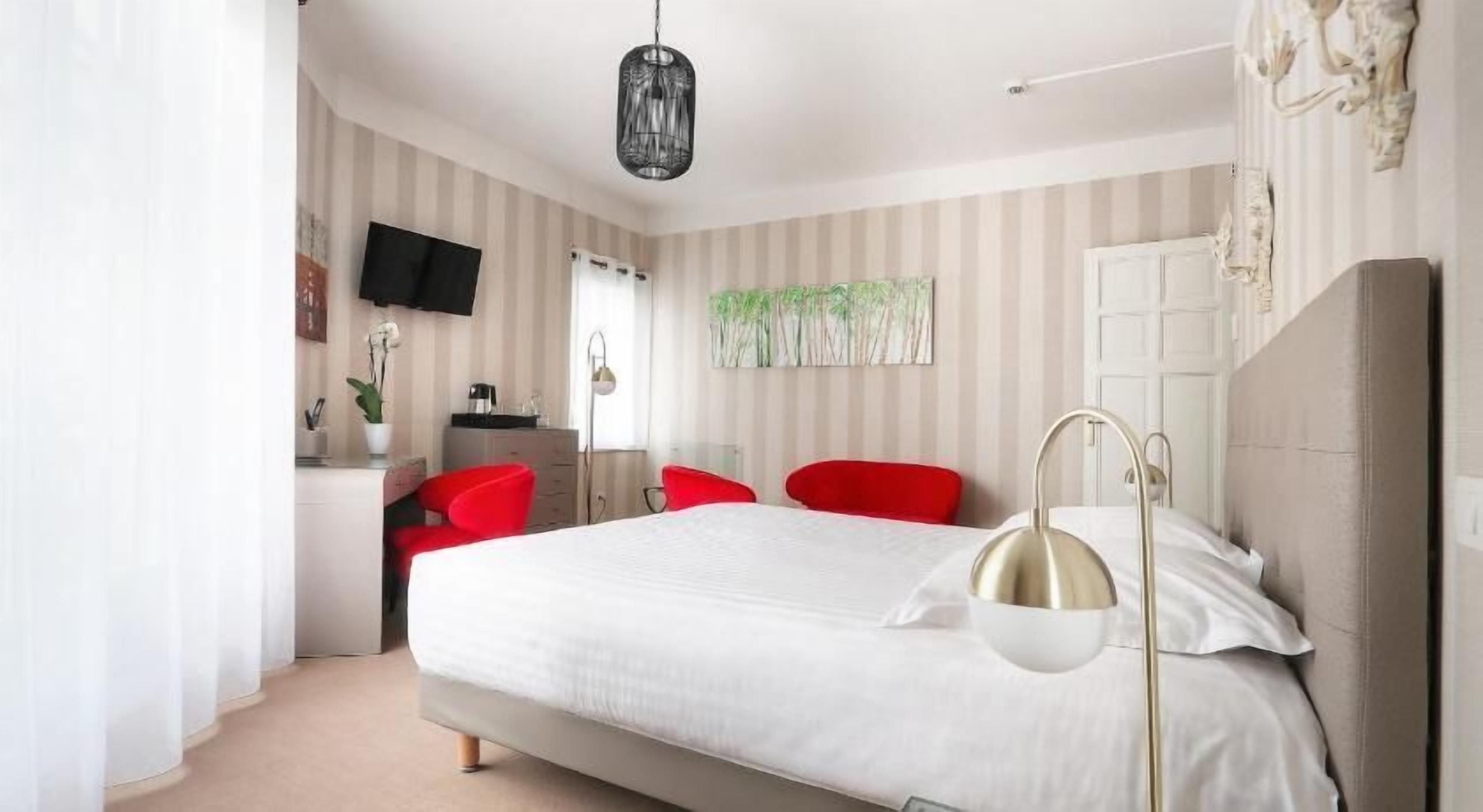In-room safe, desk, soundproofing, iron/ironing board
