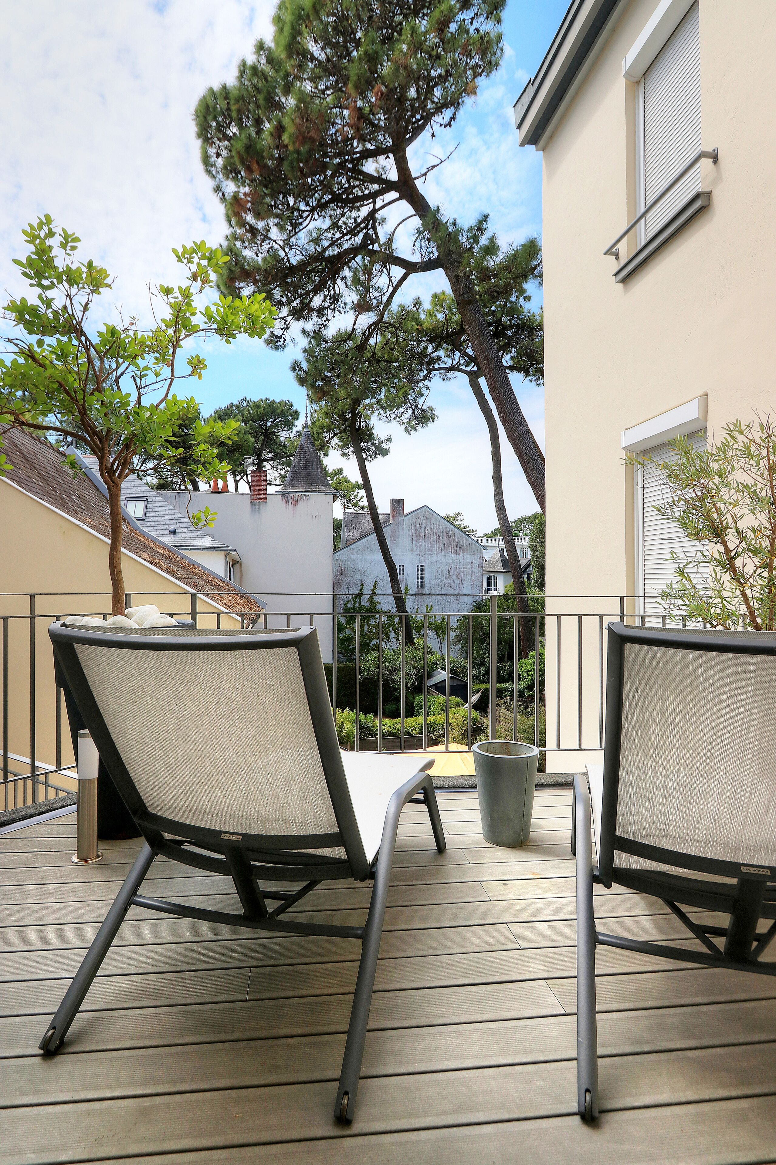 superior room, 1 queen bed, courtyard view | courtyard view