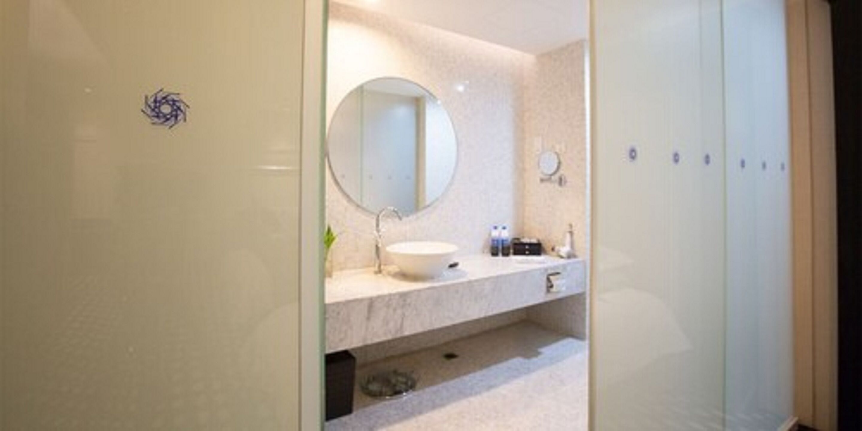 Bathroom sink