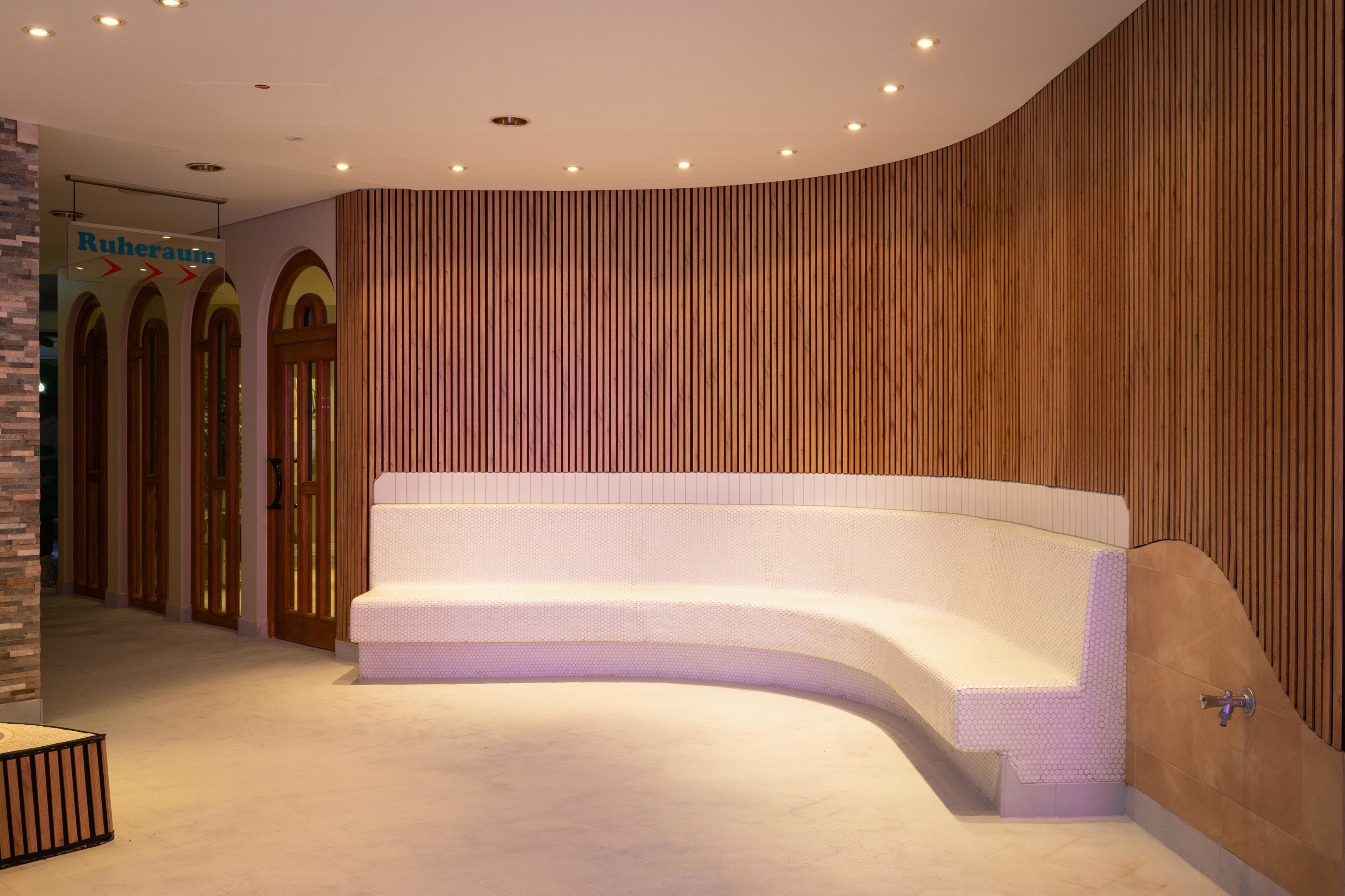 Massaggi con le pietre calde, trattamenti per il viso, massaggi