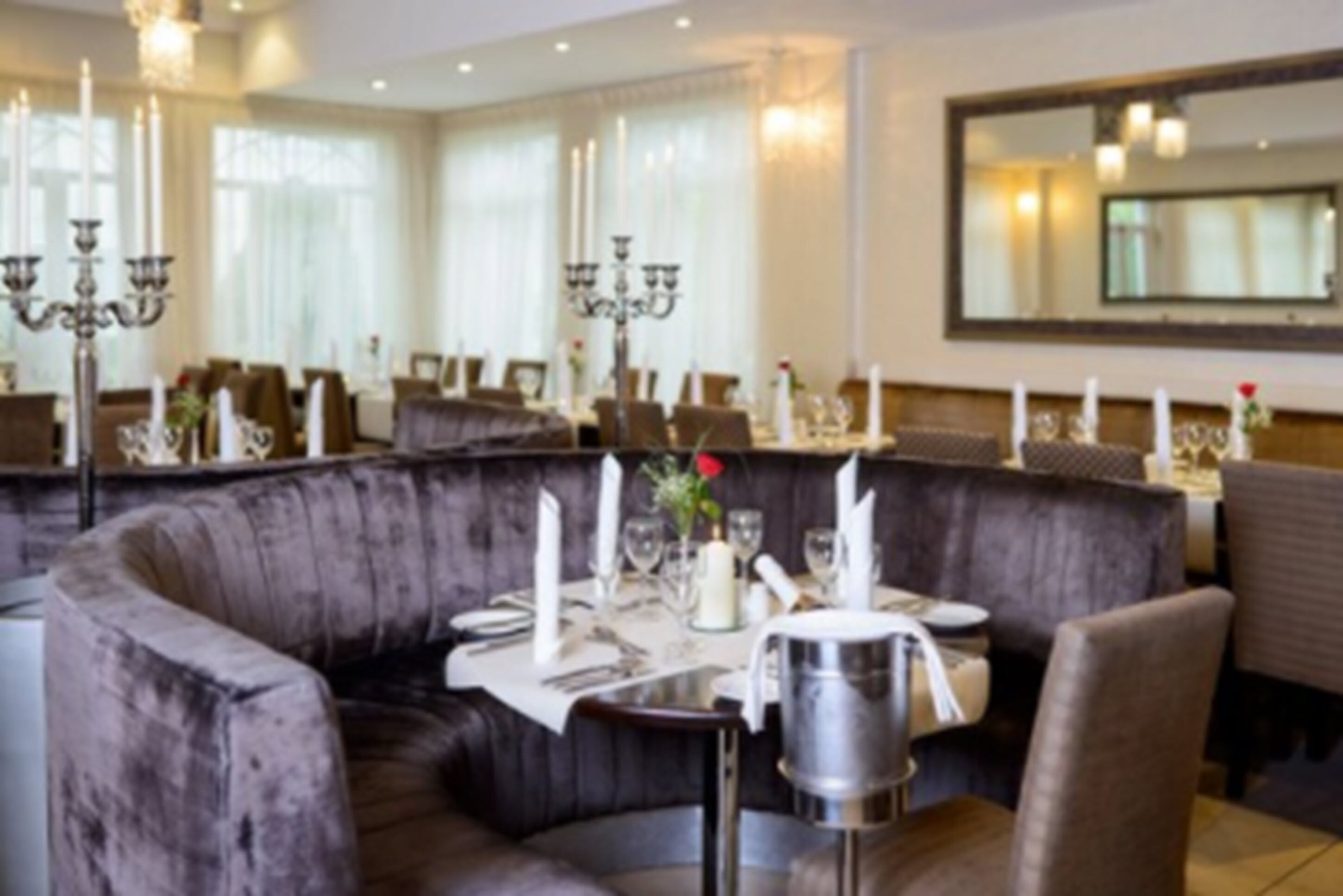 2 restaurants, lunch served