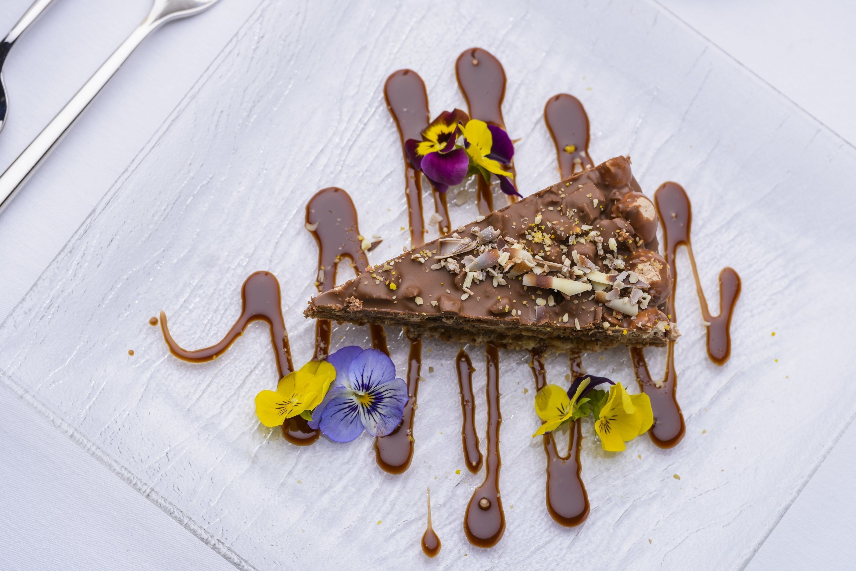 2 restaurants, lunch served