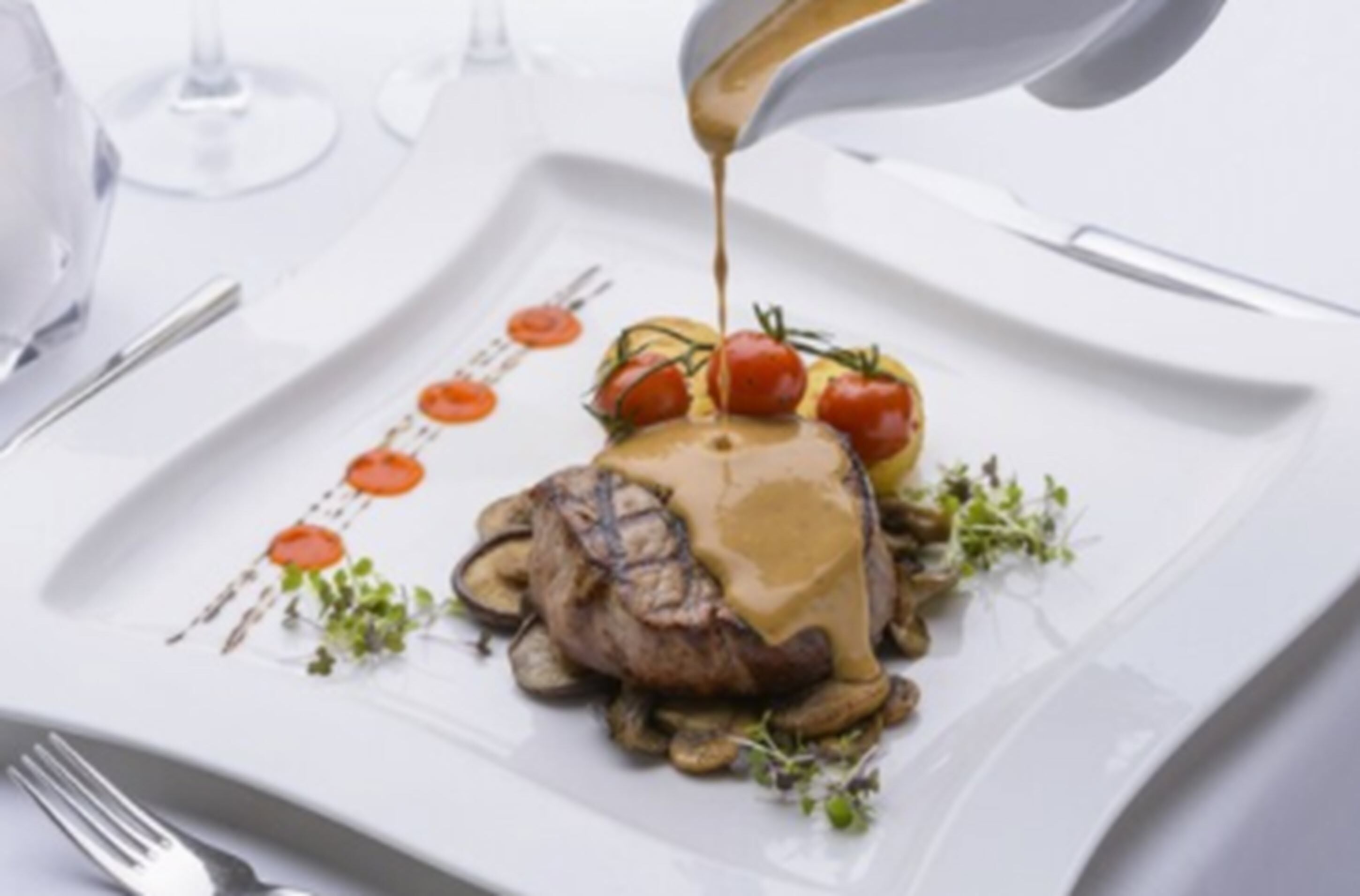 2 restaurants, lunch served