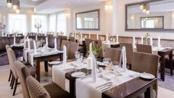 Daily full breakfast (EUR 17 per person)