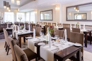 Daily full breakfast (EUR 17 per person)