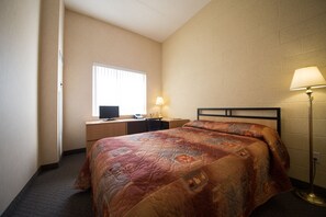Standard Room, 2 Double Beds | 2 bedrooms, desk, free WiFi, bed sheets - Residence & Conference Centre - Windsor (Windsor)