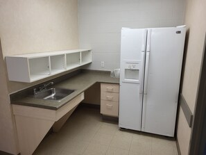 Standard Double Room, Accessible | Private kitchen | Fridge, microwave, dining tables - Residence & Conference Centre - Windsor (Windsor)