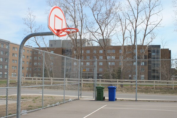 Basketball court - Residence & Conference Centre - Windsor (Windsor)