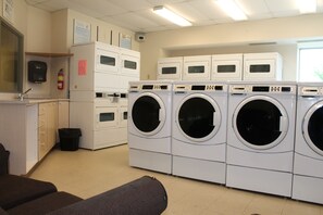Laundry room - Residence & Conference Centre - Windsor (Windsor)