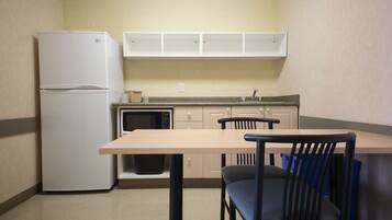 Standard Room, 2 Double Beds | Private kitchen