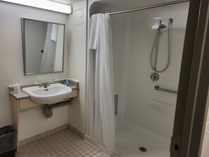 Standard Double Room, Accessible | Bathroom | Shower, free toiletries, hair dryer, towels - Residence & Conference Centre - Windsor (Windsor)