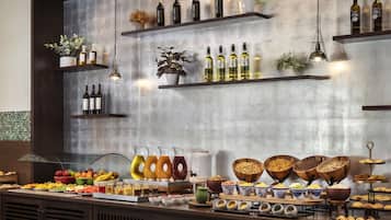 Desayuno buffet todos los días (con cargo)