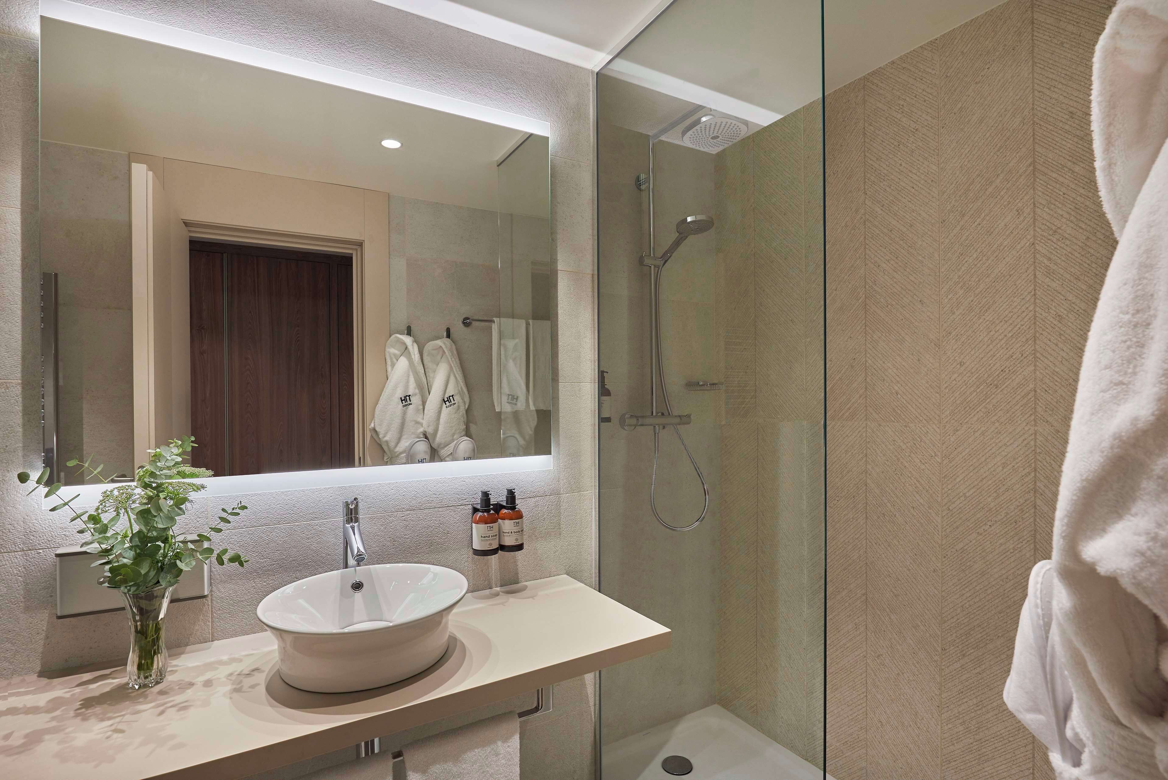 junior suite (view) | bathroom | deep-soaking bathtub, eco-friendly toiletries, hair dryer, bidet