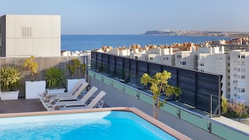 Een seizoensgebonden buitenzwembad