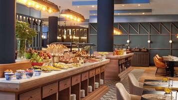 Ontbijtbuffet op werkdagen (EUR 17.00 per persoon)