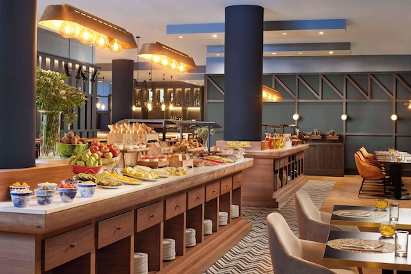Buffet breakfast for a fee on weekdays