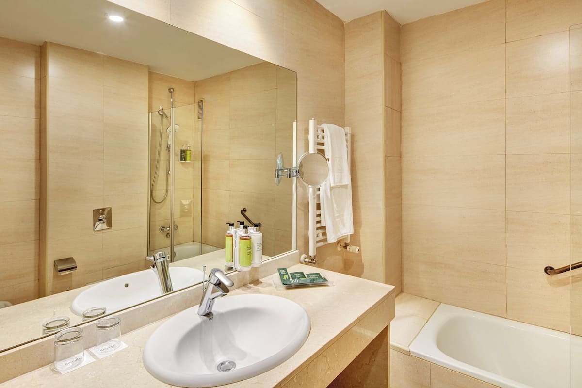 in-room safe, desk, laptop workspace, blackout curtains