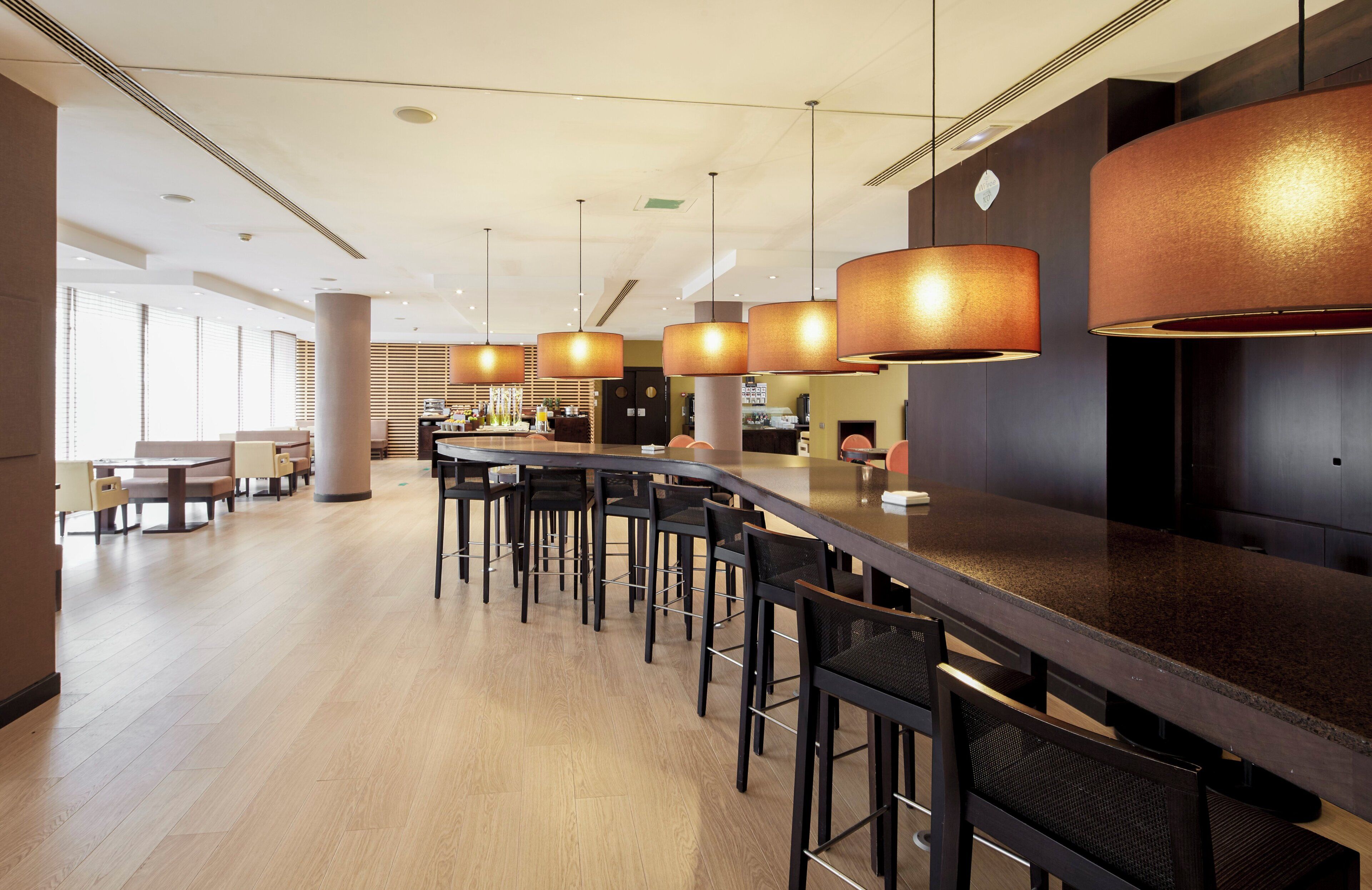 Petit déjeuner buffet servi tous les jours en supplément