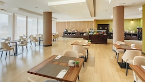 Desayuno buffet todos los días (con cargo)