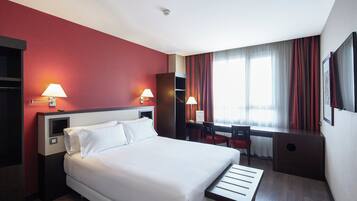 Classic Double Room | 1 bedroom, in-room safe, desk, laptop workspace