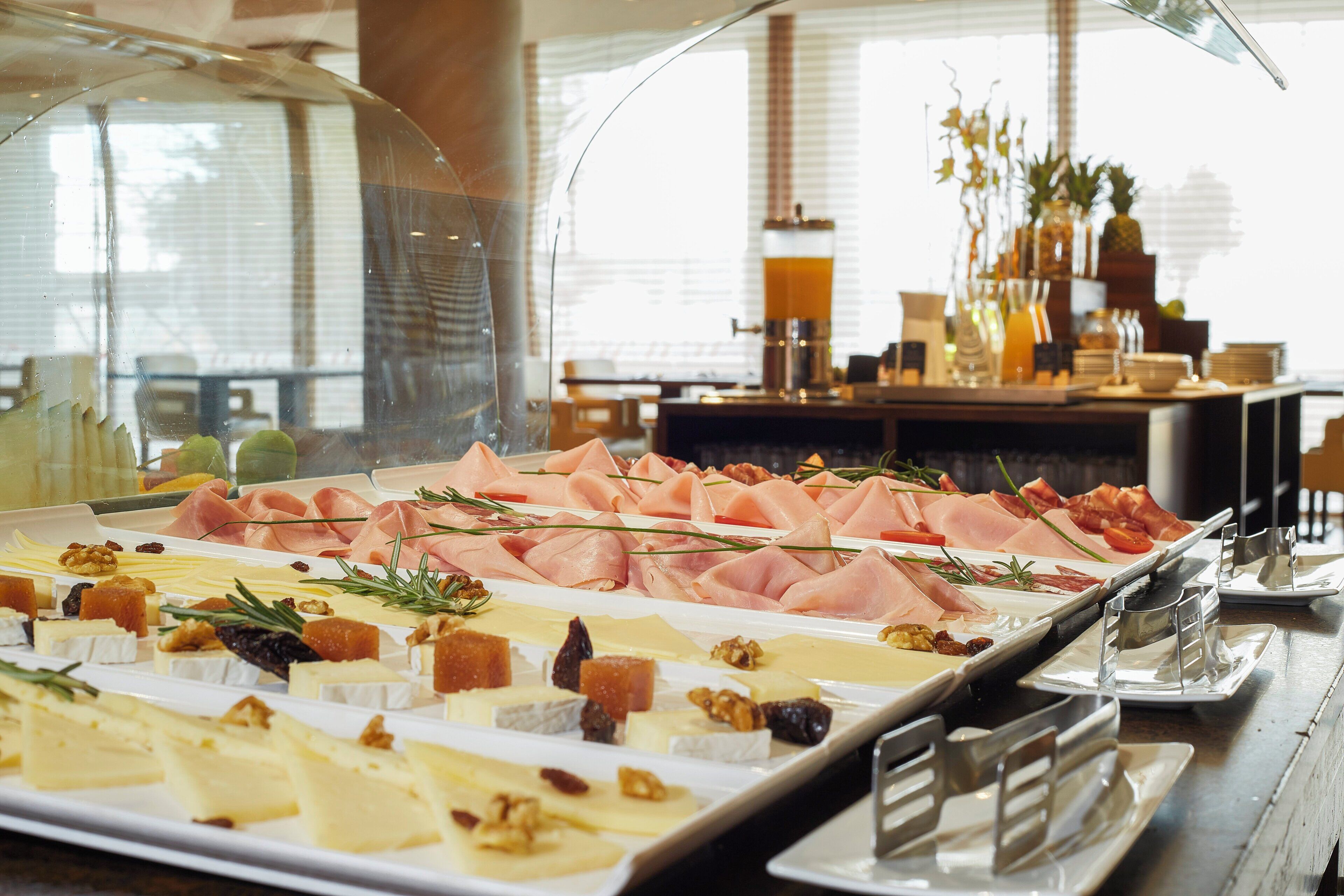 Frokostbuffé hver dag (mot et tillegg)