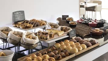 Petit déjeuner buffet servi tous les jours en supplément