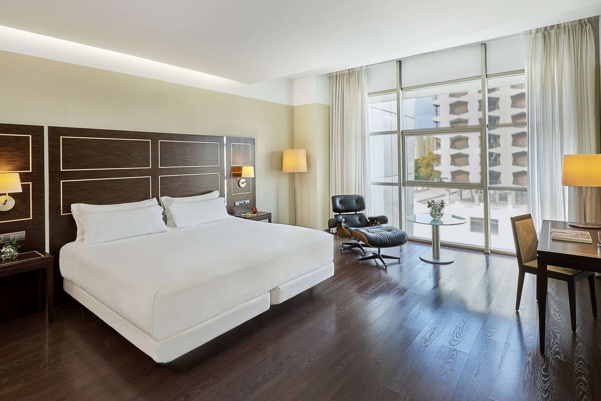 standard room | minibar, in-room safe, desk, blackout curtains