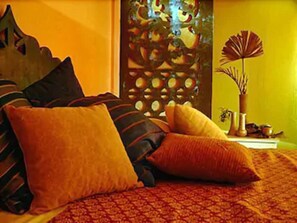 Kostenlose Toilettenartikel, Haartrockner, Handtücher