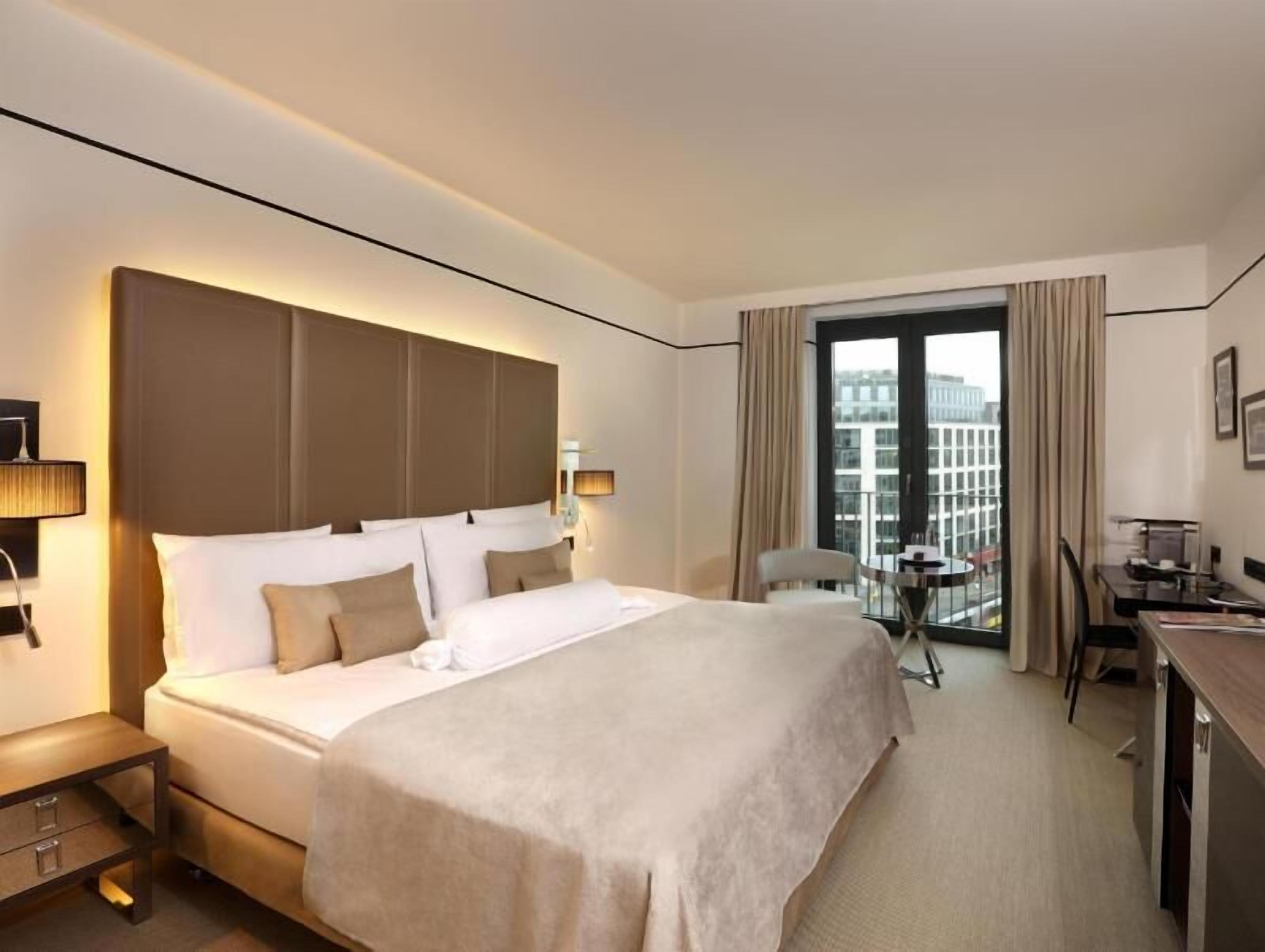 Hypo-allergenic bedding, down duvets, in-room safe, desk