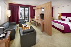 Junior Suite The Level | Hypo-allergenic bedding, minibar, in-room safe, desk