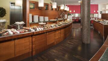 TĂ€gliches FrĂŒhstĂŒcksbuffet (28 EUR pro Person)