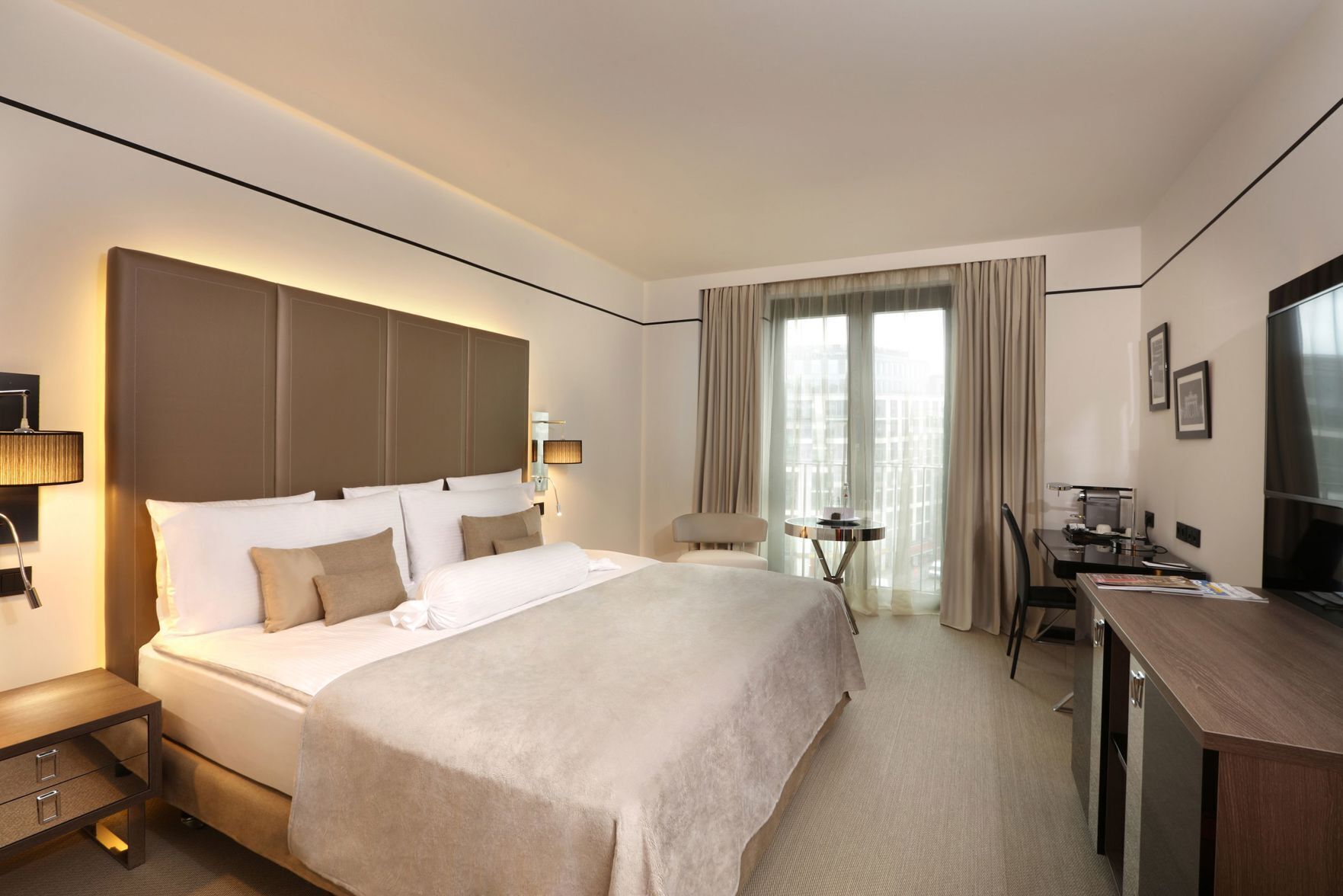 Hypo-allergenic bedding, down duvets, in-room safe, desk