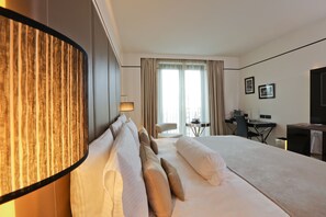 The Level Room | Hypo-allergenic bedding, minibar, in-room safe, desk
