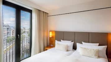 Premium Room River View | Roupas de cama antialérgicas, edredons de pluma, cofres nos quartos