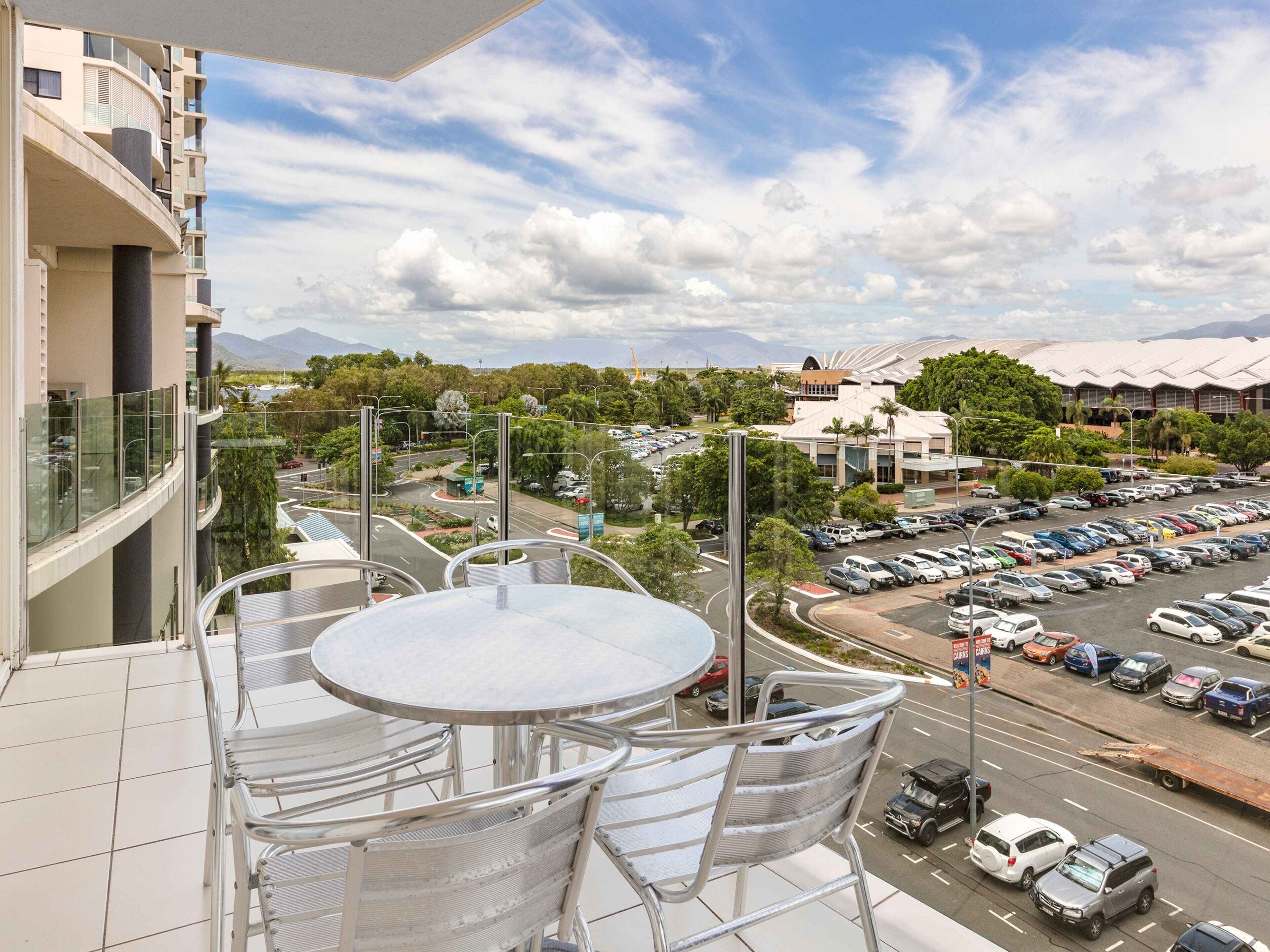 standard 1 bedroom apartment | in-room safe, desk, iron/ironing board, cots/infant beds