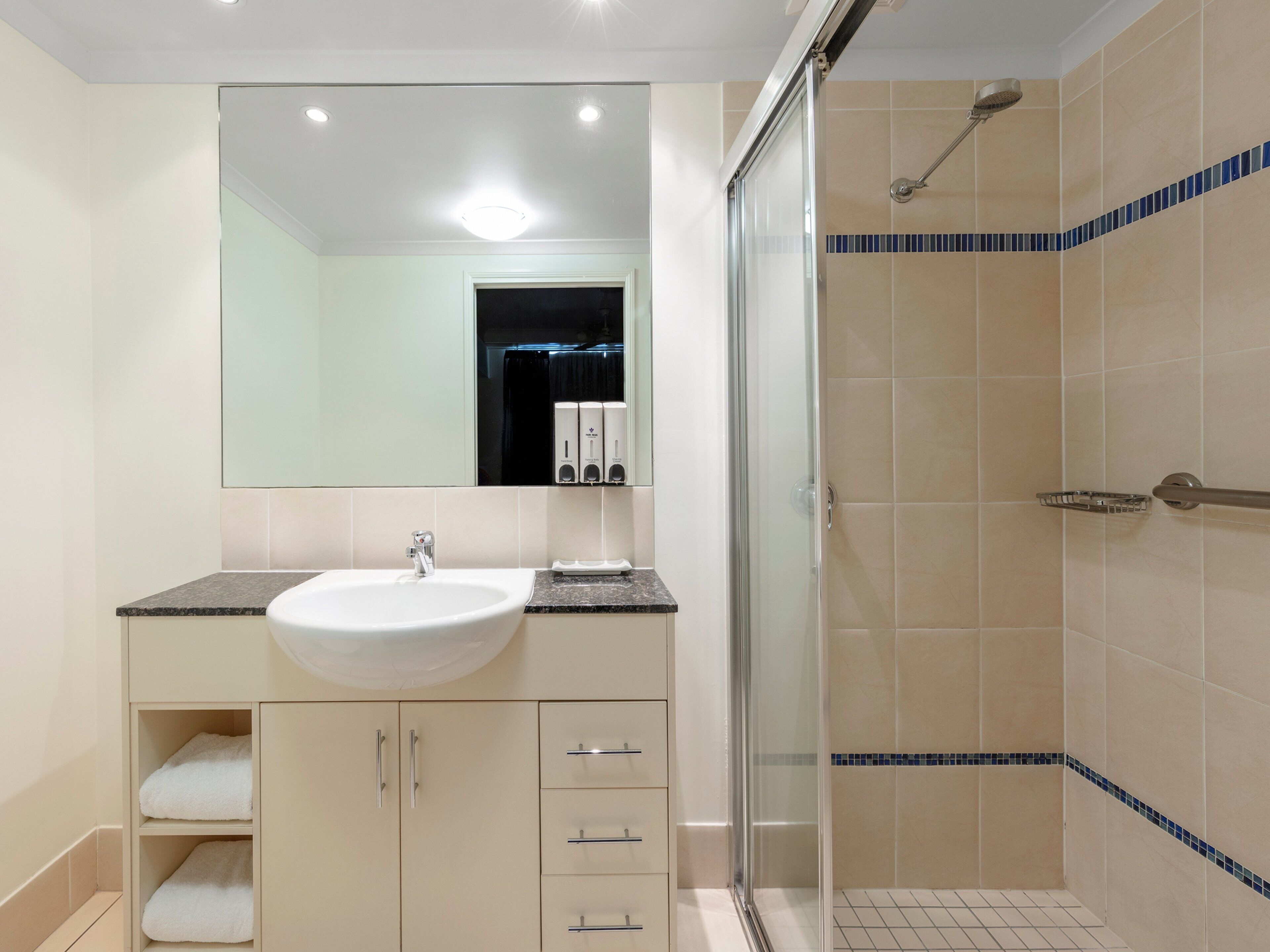 shower, free toiletries, hair dryer, towels