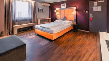 Standard-Doppelzimmer | Allergikerbettwaren, Minibar, Zimmersafe, Schreibtisch