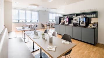 Tägliches inbegriffenes Frühstück zum Mitnehmen