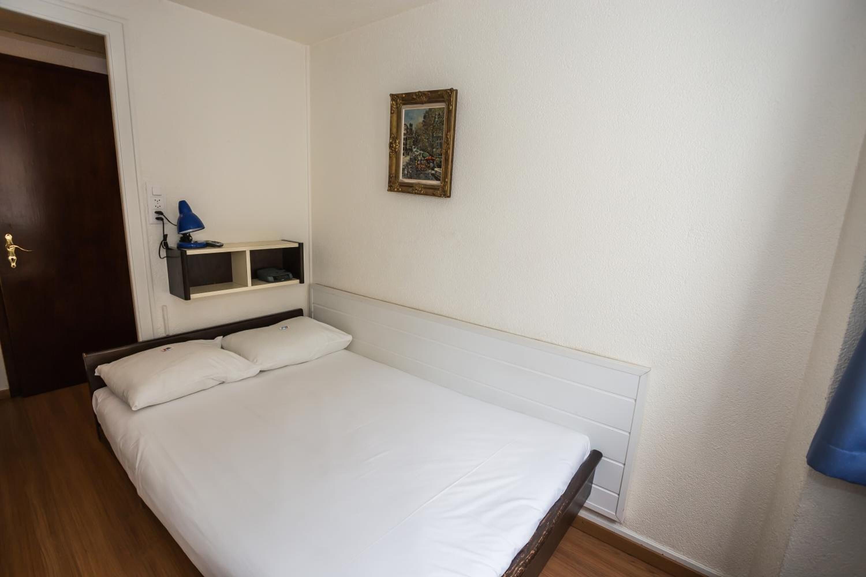 Bureau, rideaux occultants, chambres insonorisées, Wi-Fi gratuit