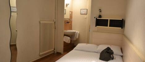 Bureau, rideaux occultants, chambres insonorisées, Wi-Fi gratuit