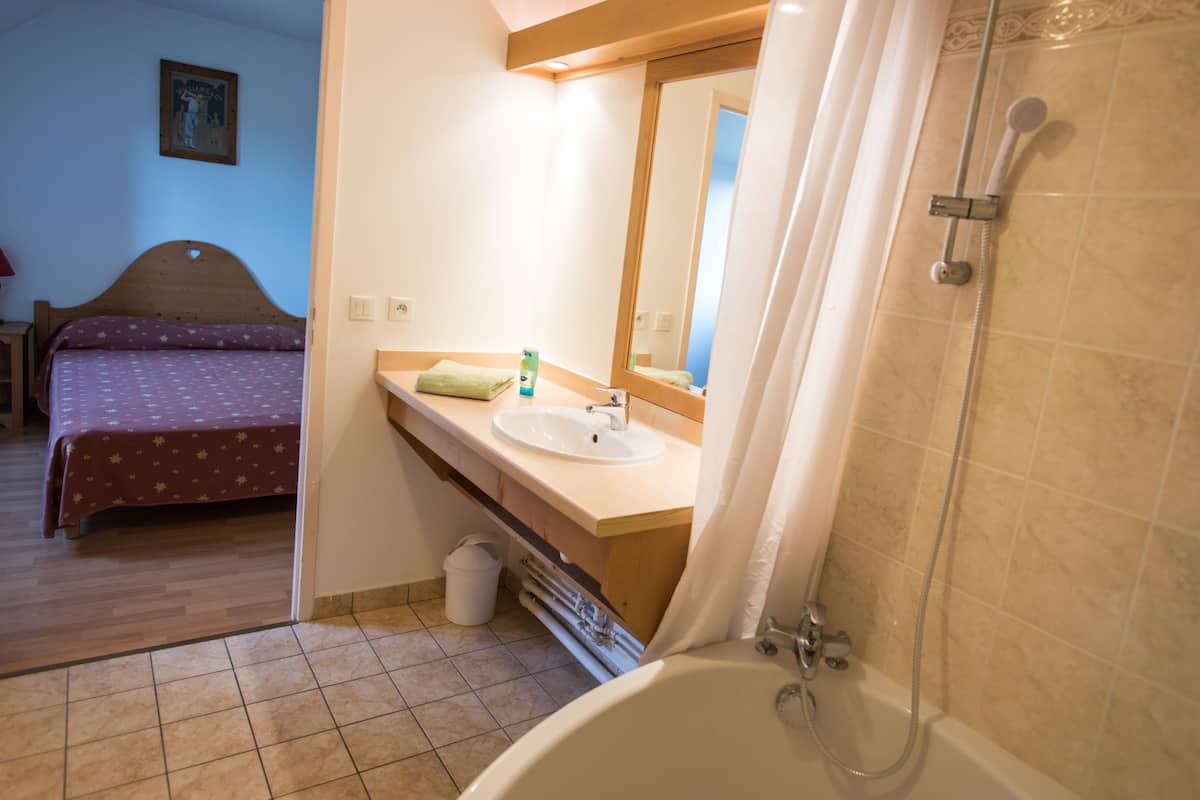 1 bedroom, individually decorated, individually furnished
