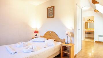 Appartement 4 piĂšces avec coin nuit 12 personnes | Individually decorated, individually furnished, blackout drapes