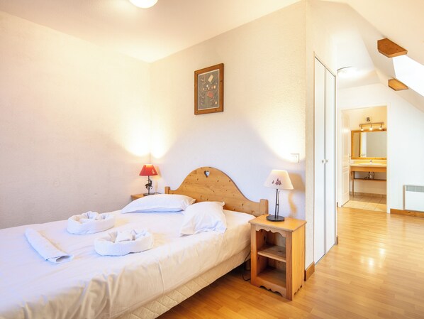 Individually decorated, individually furnished, blackout curtains - Vacancéole - Résidence Le Birdie (Giez)