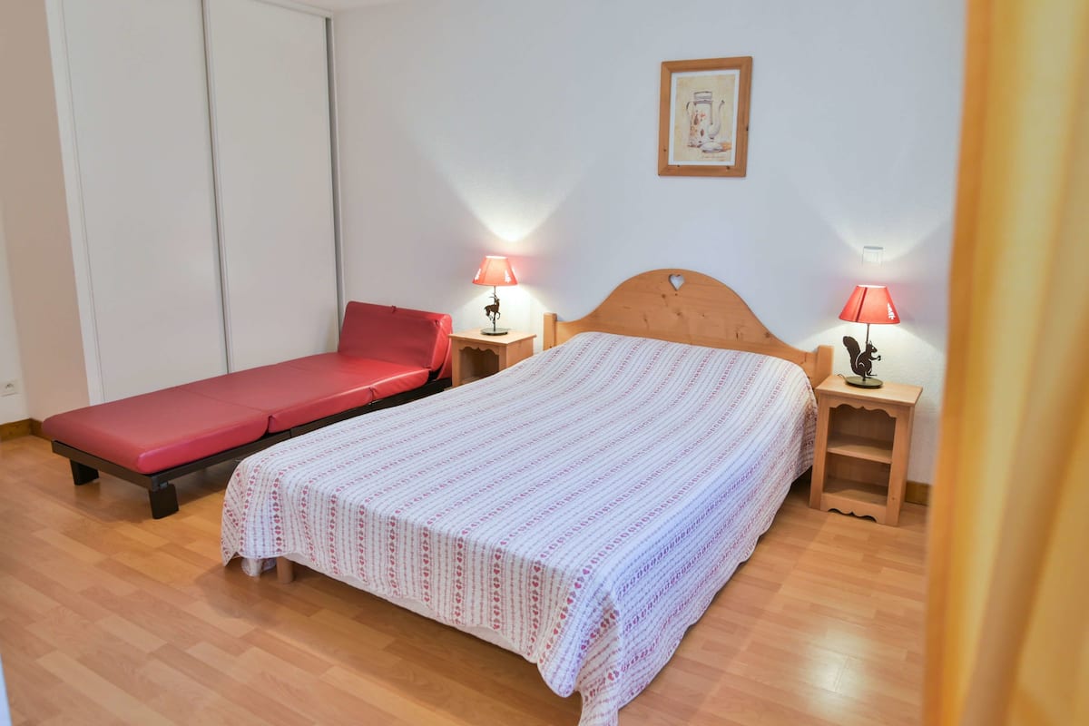 1 bedroom, individually decorated, individually furnished