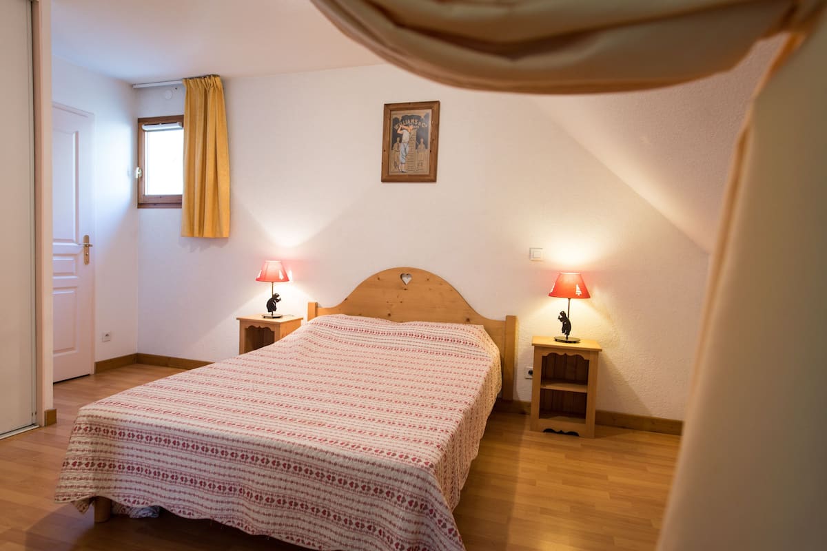 1 bedroom, individually decorated, individually furnished